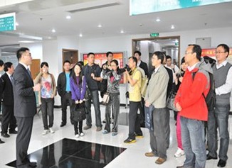 MPA西部班学员赴桐庐县行政服务中心考察